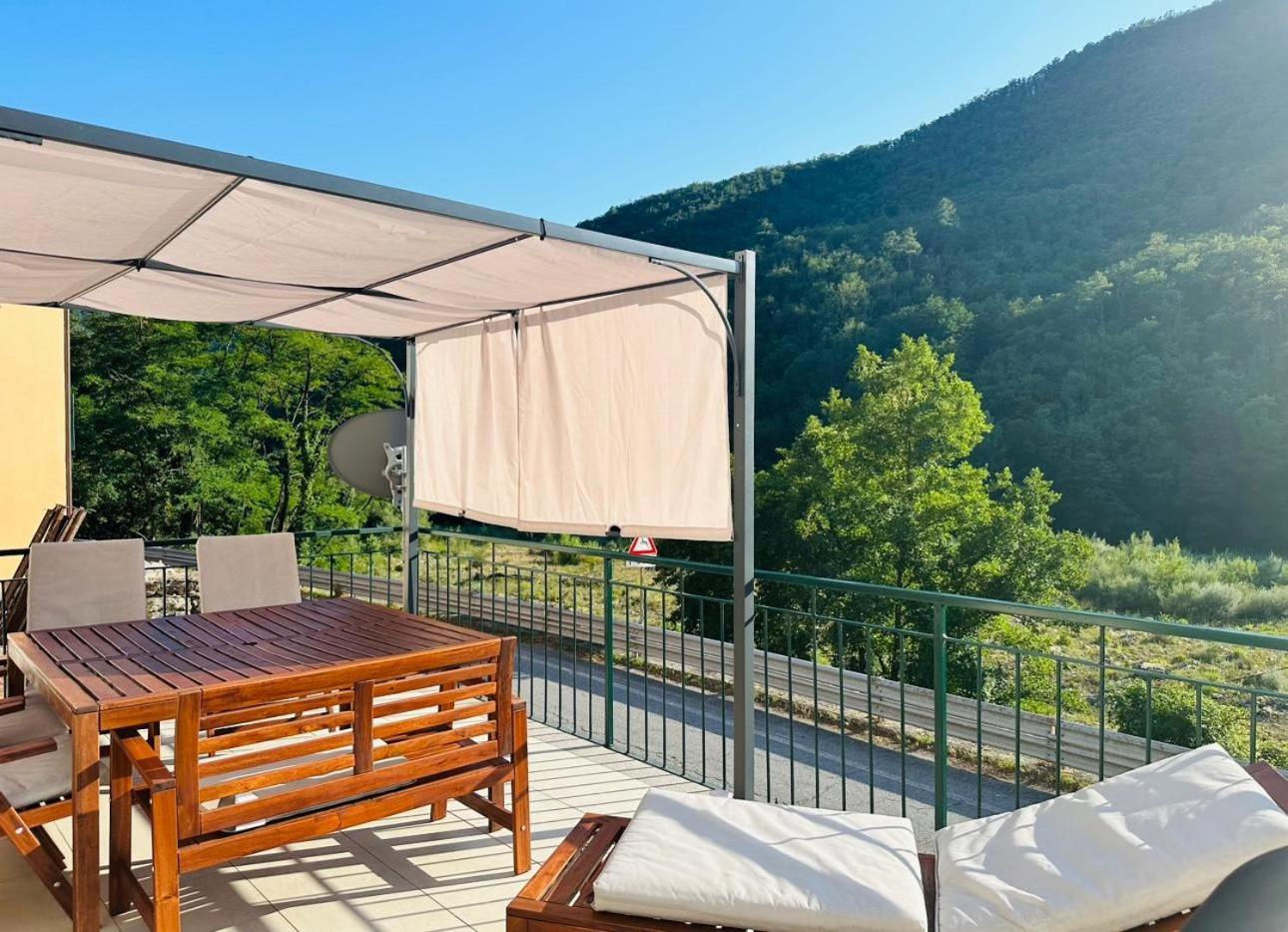 Stain Bridge Apartment San Pietro Vara ภายนอก รูปภาพ